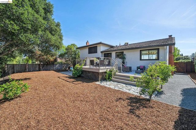 7900 Hansom Dr, Oakland, CA 94605