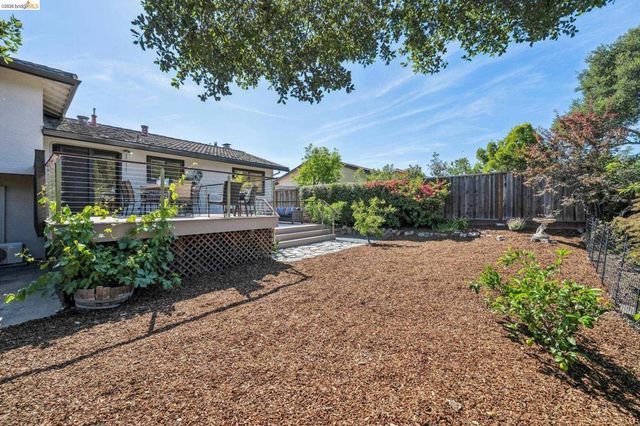 7900 Hansom Dr, Oakland, CA 94605