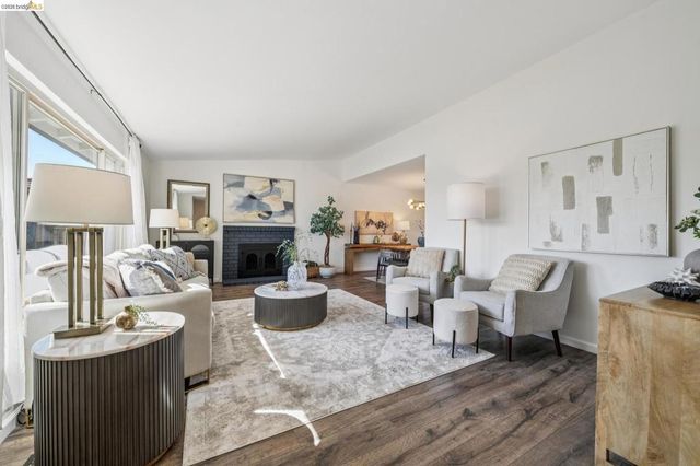 7900 Hansom Dr, Oakland, CA 94605