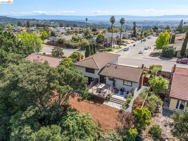 7900 Hansom Dr, Oakland, CA 94605