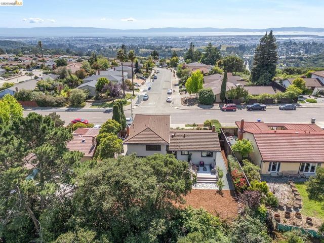 7900 Hansom Dr, Oakland, CA 94605