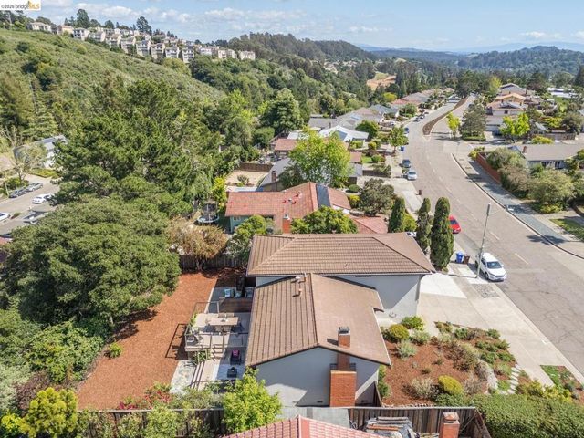 7900 Hansom Dr, Oakland, CA 94605