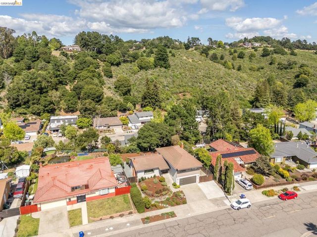 7900 Hansom Dr, Oakland, CA 94605