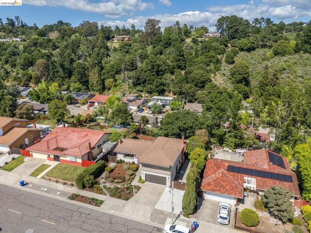 7900 Hansom Dr, Oakland, CA 94605