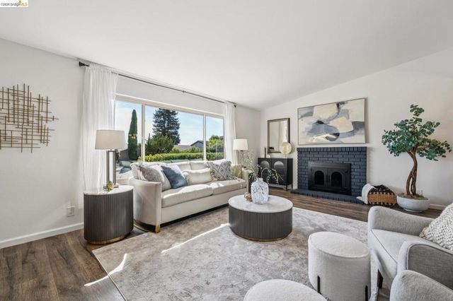 7900 Hansom Dr, Oakland, CA 94605