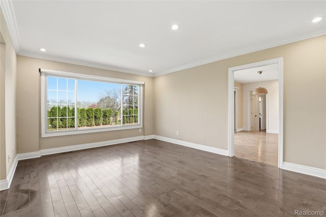 2084 Wabeek Hill Court, West Bloomfield Charter Township, MI 48302