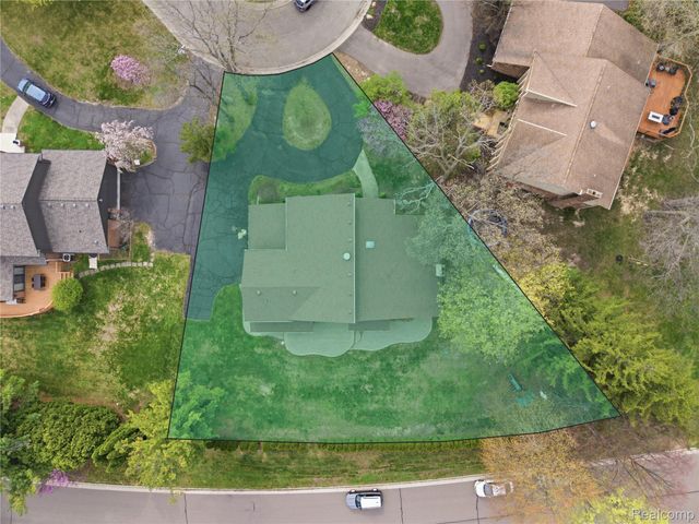 2084 Wabeek Hill Court, West Bloomfield Charter Township, MI 48302