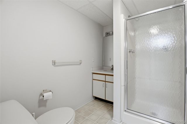 2084 Wabeek Hill Court, West Bloomfield Charter Township, MI 48302