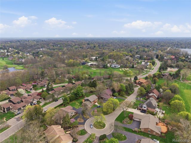 2084 Wabeek Hill Court, West Bloomfield Charter Township, MI 48302
