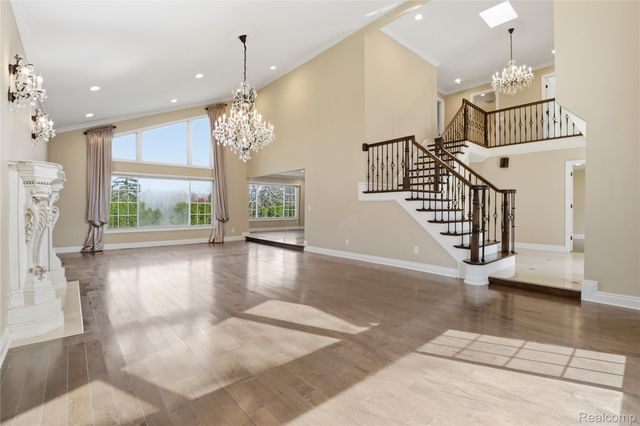 2084 Wabeek Hill Court, West Bloomfield Charter Township, MI 48302