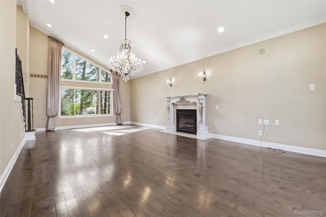 2084 Wabeek Hill Court, West Bloomfield Charter Township, MI 48302