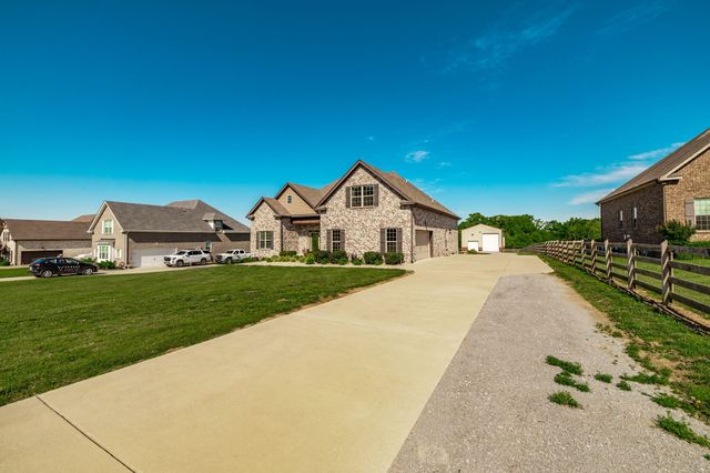 335 Drivers Ln, Gallatin, TN 37066