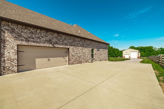 335 Drivers Ln, Gallatin, TN 37066