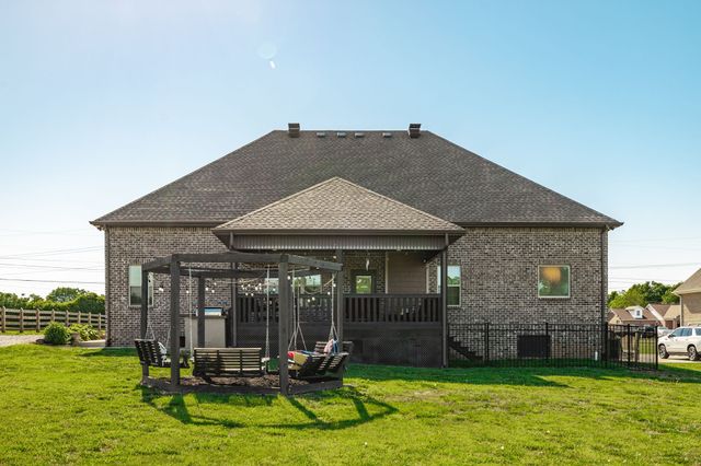 335 Drivers Ln, Gallatin, TN 37066