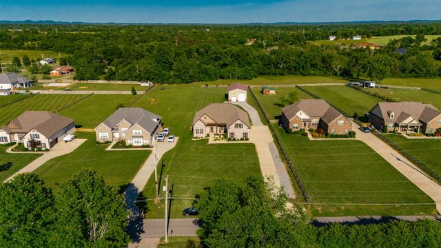 335 Drivers Ln, Gallatin, TN 37066