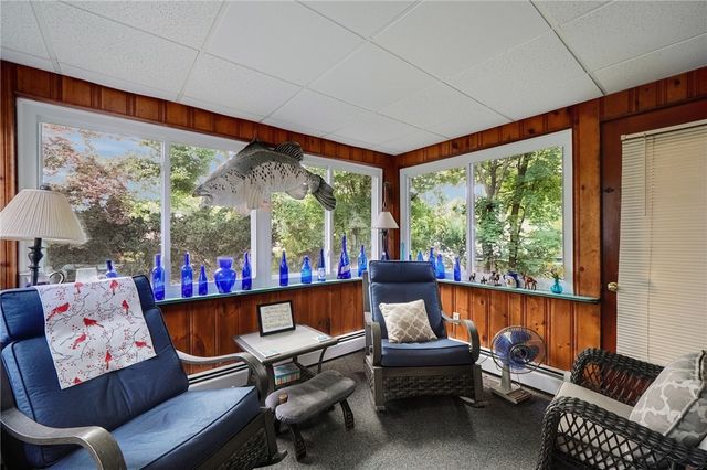 136 Earl Avenue, East Providence, RI 02915