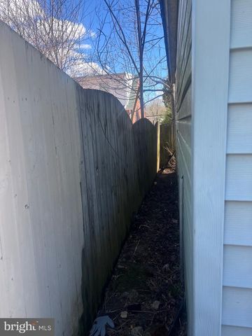 10149 SUTHERLAND RD, Silver Spring, MD 20901