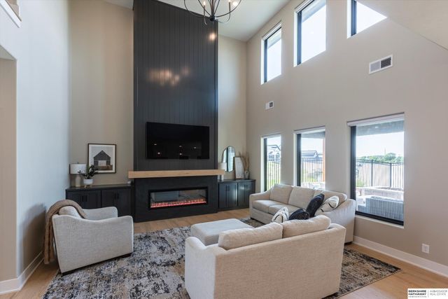 28504 Laurel Circle, Valley, NE 68064