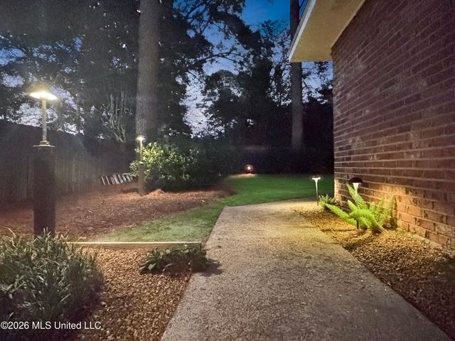 1480 Westbrook Road, Jackson, MS 39211