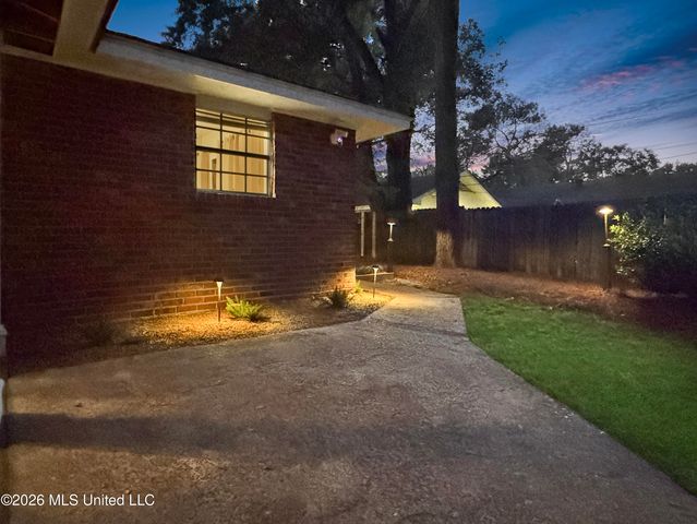 1480 Westbrook Road, Jackson, MS 39211