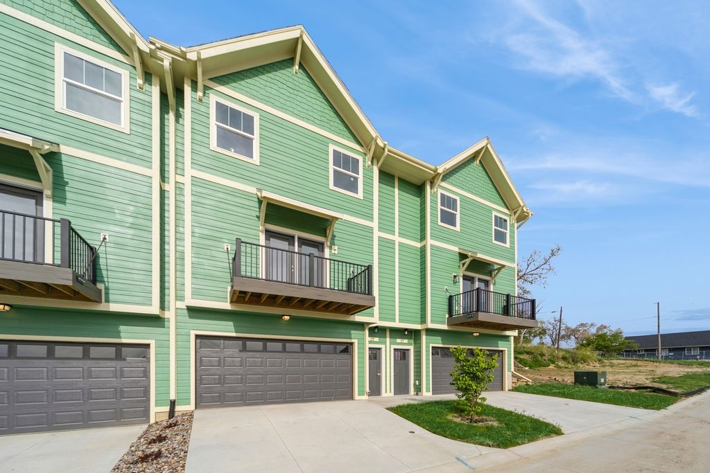 335 Forest Avenue 22, Des Moines, IA 50314