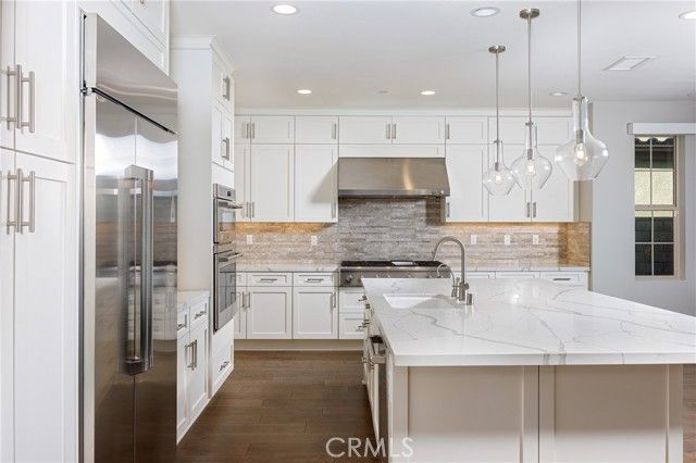 2017 Picasso, Santa Ana, CA 92704