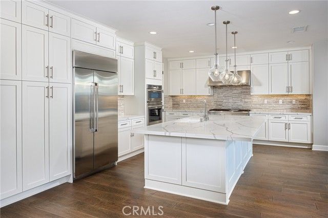 2017 Picasso, Santa Ana, CA 92704