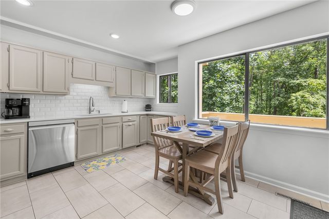 115 Harbor Lights Drive, Salem, SC 29676