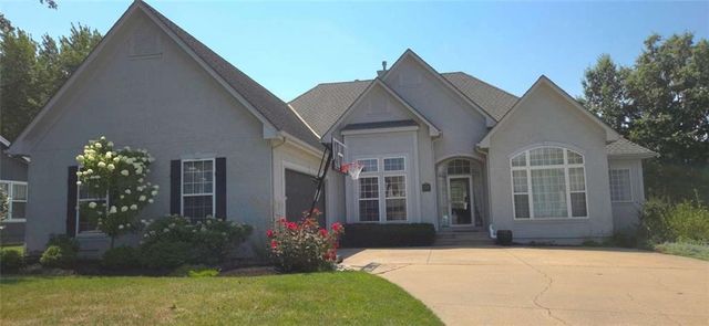 5130 SW Royal Tern Point, Lee's Summit, MO 64082