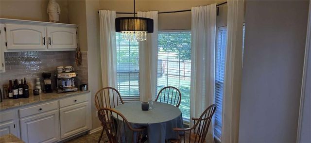 5130 SW Royal Tern Point, Lee's Summit, MO 64082