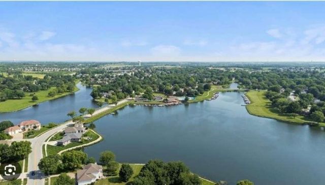 5130 SW Royal Tern Point, Lee's Summit, MO 64082