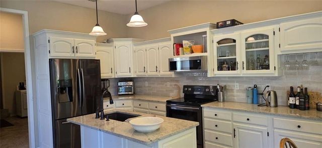 5130 SW Royal Tern Point, Lee's Summit, MO 64082