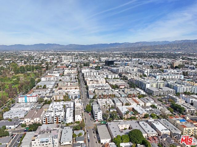 11275 Huston Street, North Hollywood (los Angeles), CA 91601