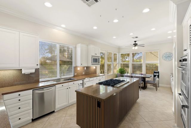 5255 Greenwillow Ln, San Diego, CA 92130