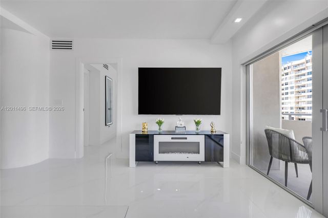 1985 S Ocean Dr 10B, Hallandale Beach, FL 33009