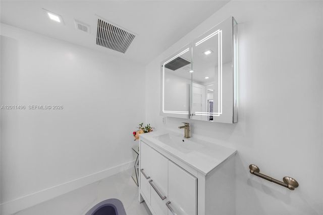1985 S Ocean Dr 10B, Hallandale Beach, FL 33009