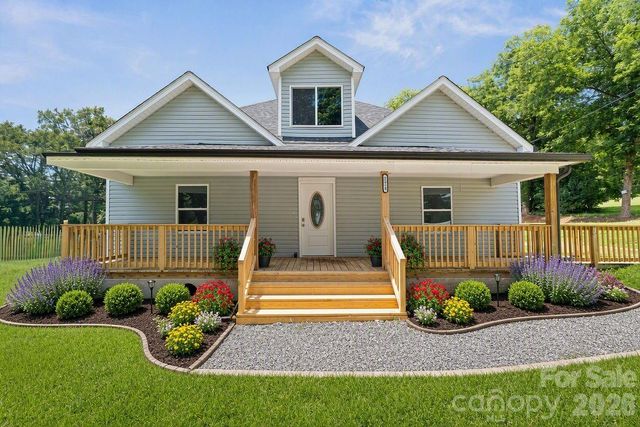 1820 N Hewitt Avenue, Newton, NC 28658