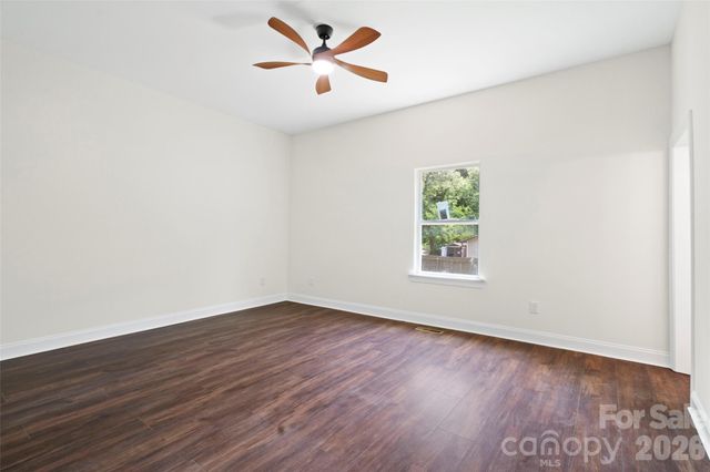 1820 N Hewitt Avenue, Newton, NC 28658