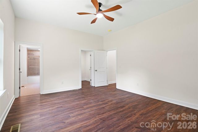 1820 N Hewitt Avenue, Newton, NC 28658