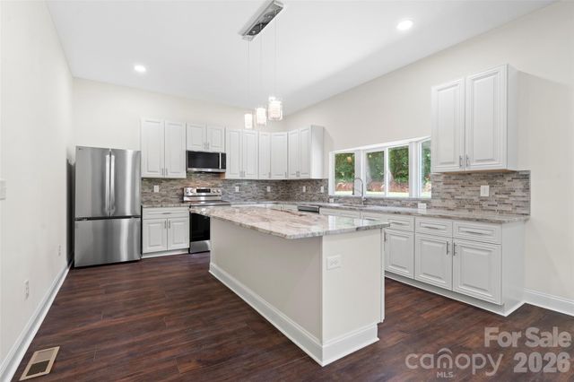 1820 N Hewitt Avenue, Newton, NC 28658