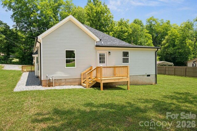 1820 N Hewitt Avenue, Newton, NC 28658