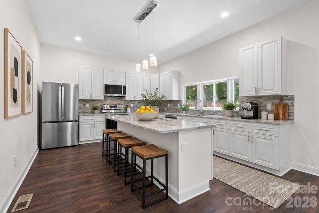 1820 N Hewitt Avenue, Newton, NC 28658