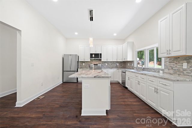 1820 N Hewitt Avenue, Newton, NC 28658