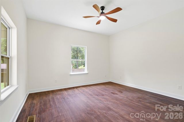 1820 N Hewitt Avenue, Newton, NC 28658