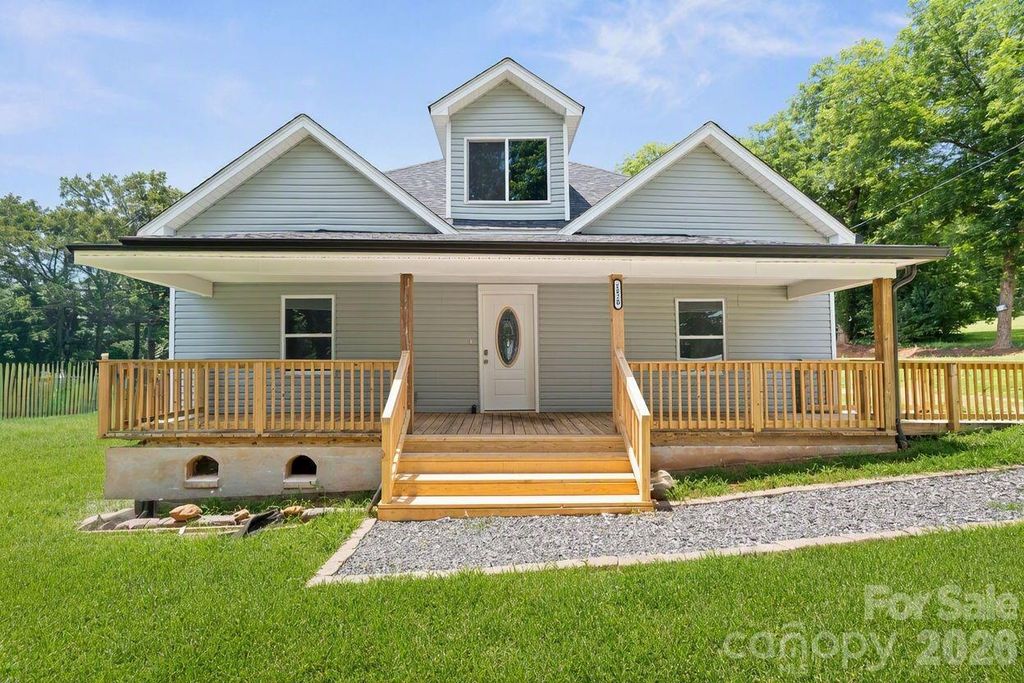 1820 N Hewitt Avenue, Newton, NC 28658