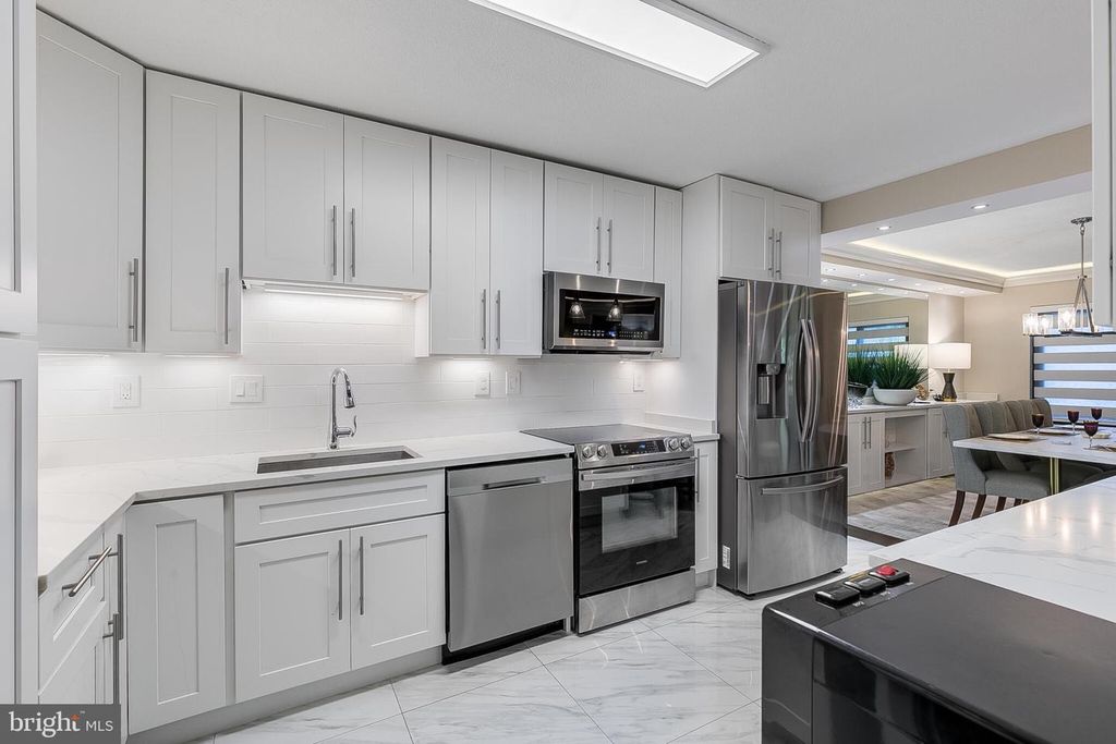 205 YOAKUM PKWY #226, Alexandria, VA 22304