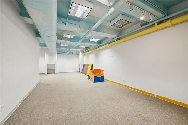 3827 N Southport Avenue, Chicago, IL 60613