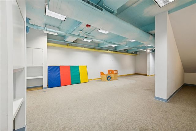 3827 N Southport Avenue, Chicago, IL 60613