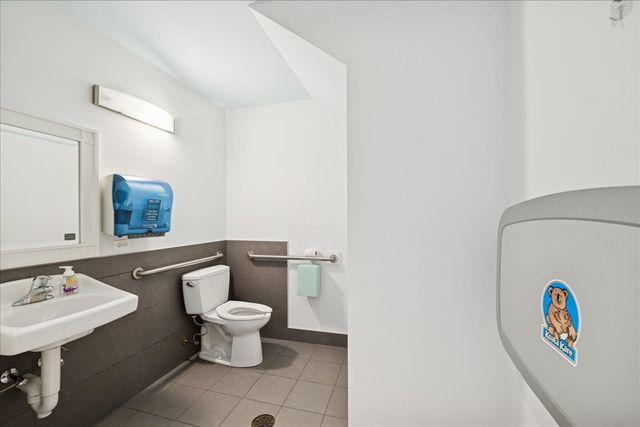 3827 N Southport Avenue, Chicago, IL 60613