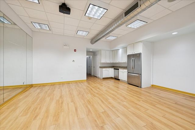 3827 N Southport Avenue, Chicago, IL 60613